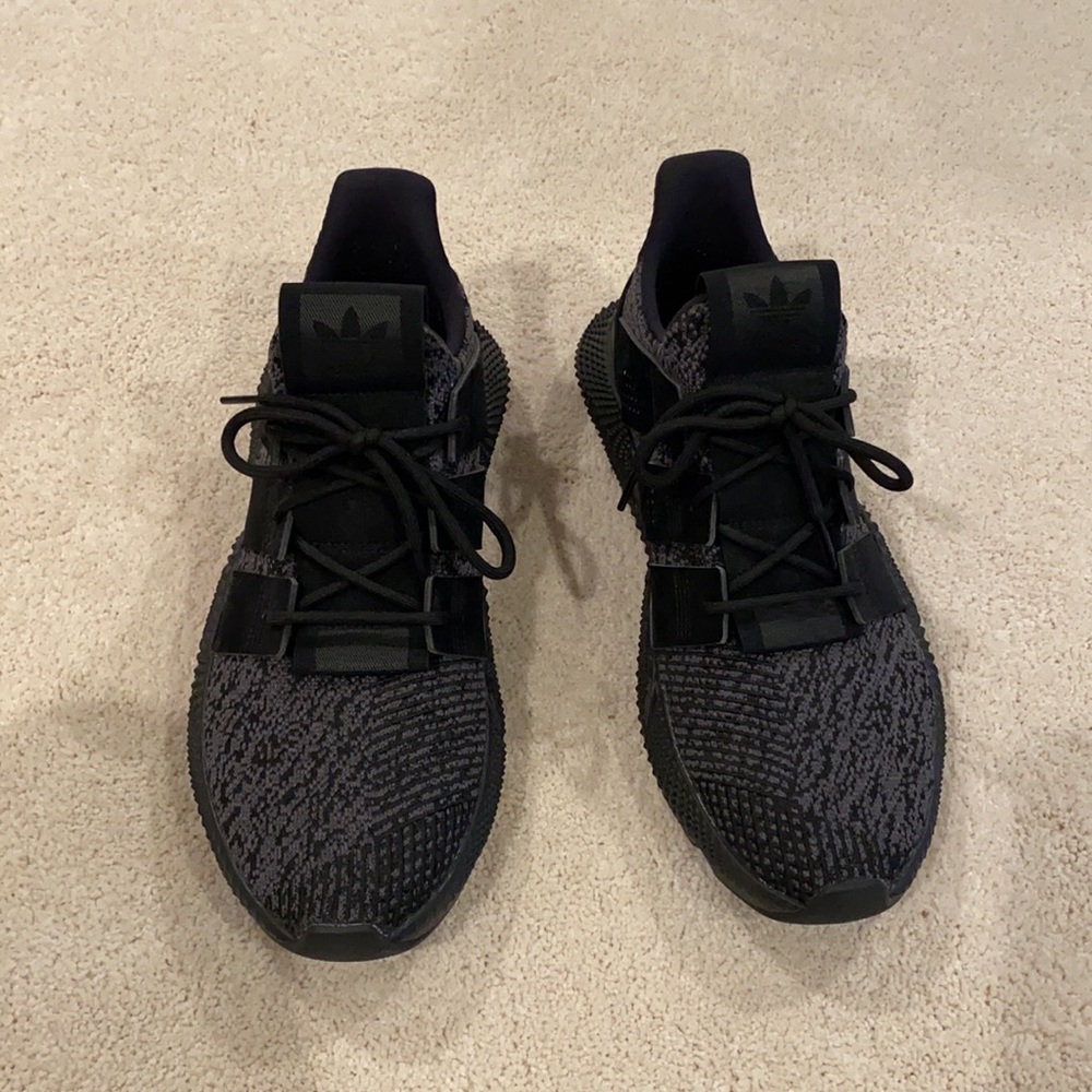 Adidas man sneakers size 10